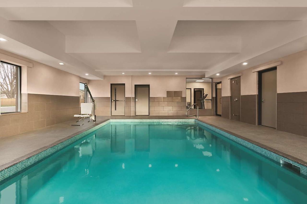 Country Inn & Suites By Radisson, Belleville, On Bagian luar foto