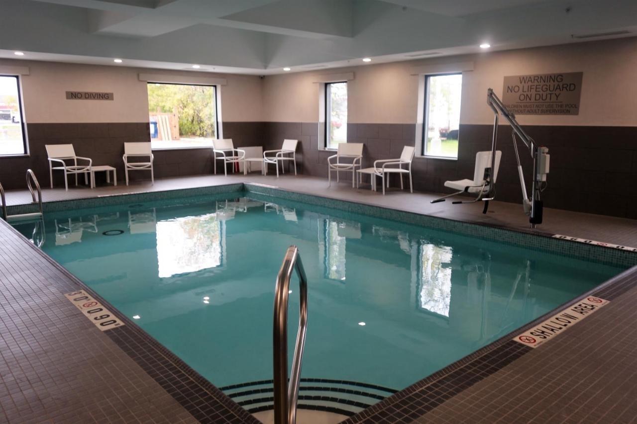 Country Inn & Suites By Radisson, Belleville, On Bagian luar foto