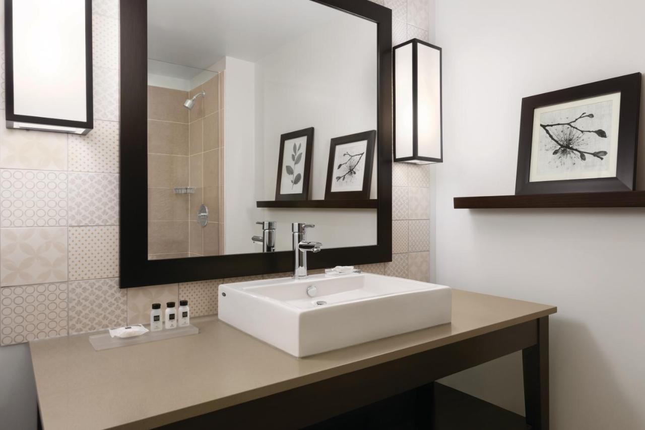 Country Inn & Suites By Radisson, Belleville, On Bagian luar foto